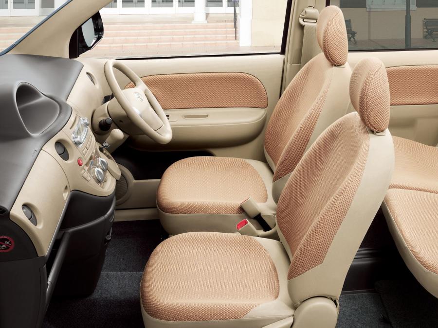  Toyota Sienta 2011 года  (фото 5 из 11)